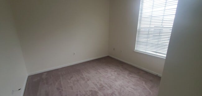 Building Photo - 3/2 Condo in Gated Community