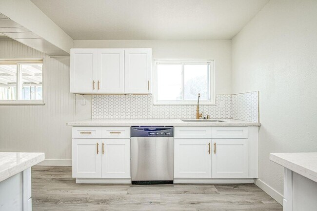 Foto del edificio - Beautifully Updated 3-Bedroom Single-Famil...