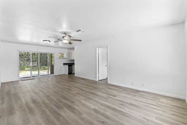 Building Photo - 8012 US-1