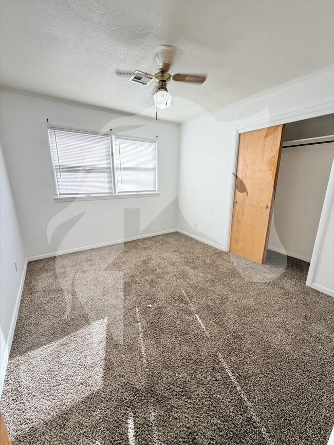 Foto del edificio - "Charming 3-Bedroom Home with Cozy Comfort in Enid, OK - Your Perfect Retreat Awaits!"