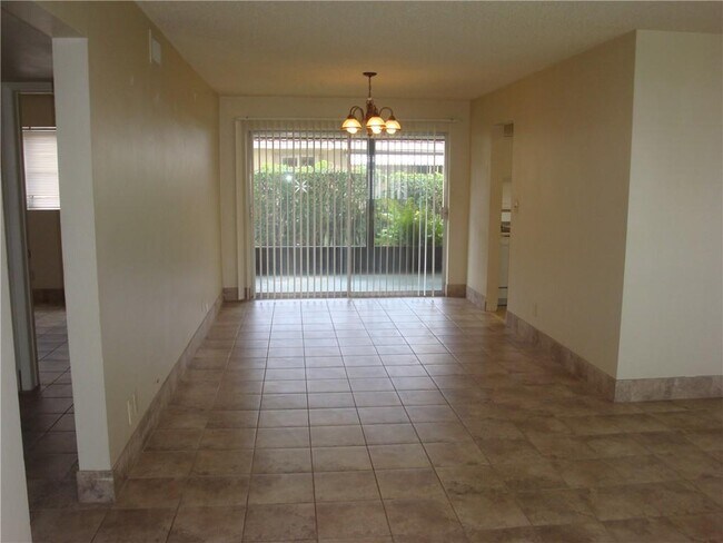 Foto del edificio - 2750 NE 19th Ave