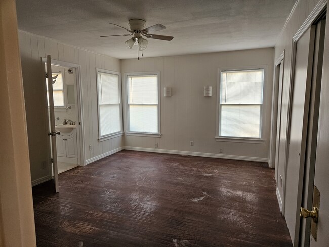 Master bedroom - 2863 Colorado Ave