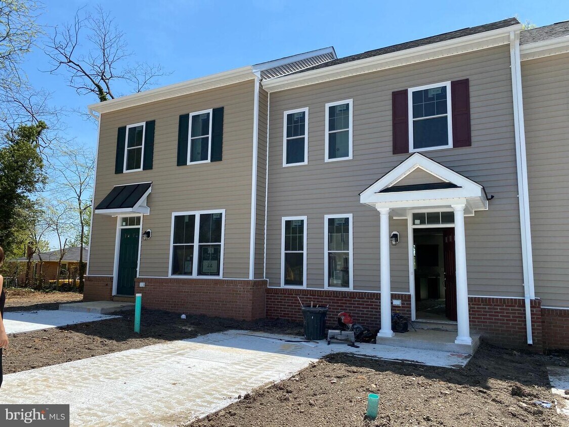 Foto principal - 215 BROOKS Cir