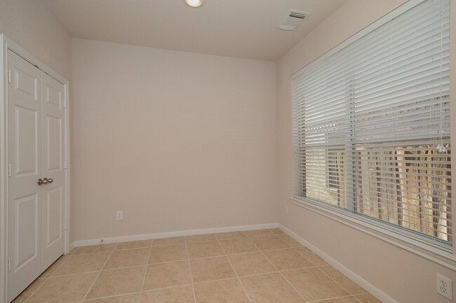 Building Photo - 47 N Spinning Wheel Cir