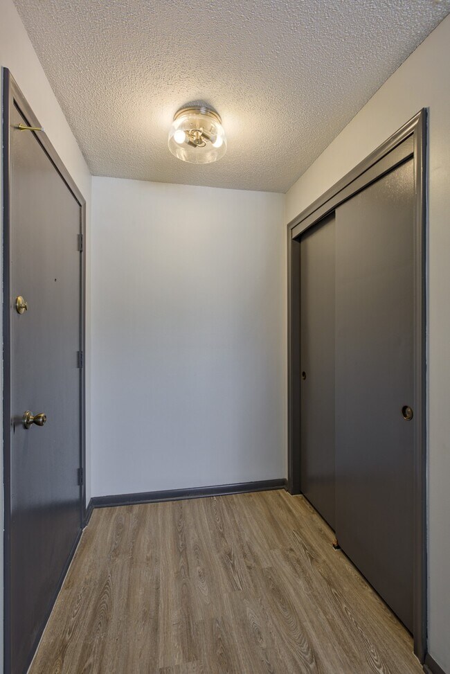 Building Photo - Westland Arms Apartments