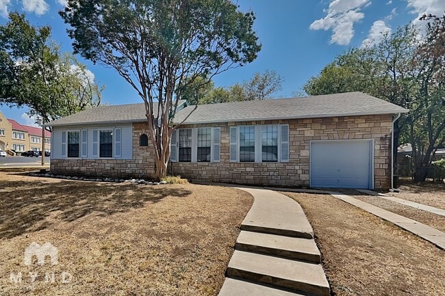 Building Photo - 3862 Meadowbrook Dr