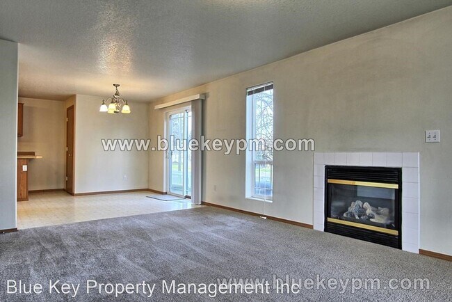Building Photo - 3 br, 1.5 bath House - 10141 N. Calhoun Ave