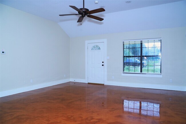 Building Photo - 218 Hickory St