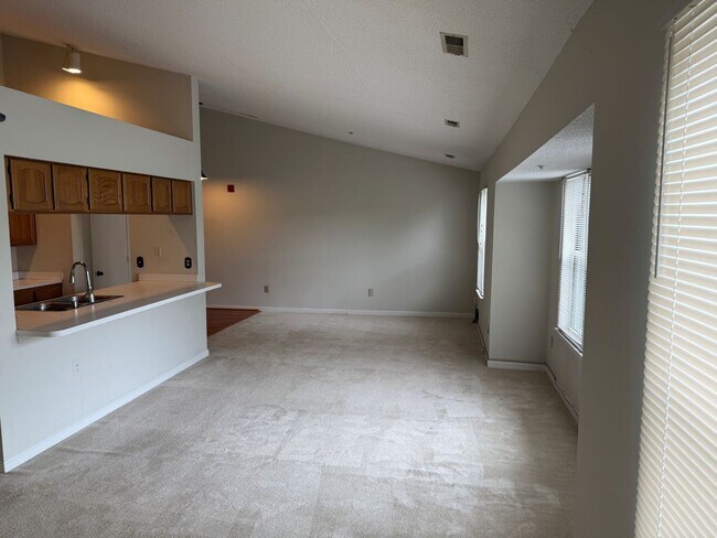 Foto del edificio - Spacious 2 Bedroom 2 Bathroom Condo in Aspen Hill