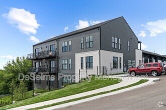 Building Photo - 600 E Trinity Ln