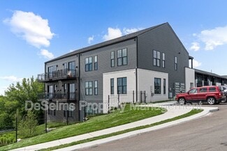 Building Photo - 600 E Trinity Ln