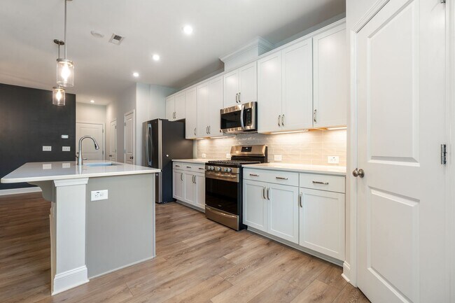 Building Photo - 75 Balfour Run