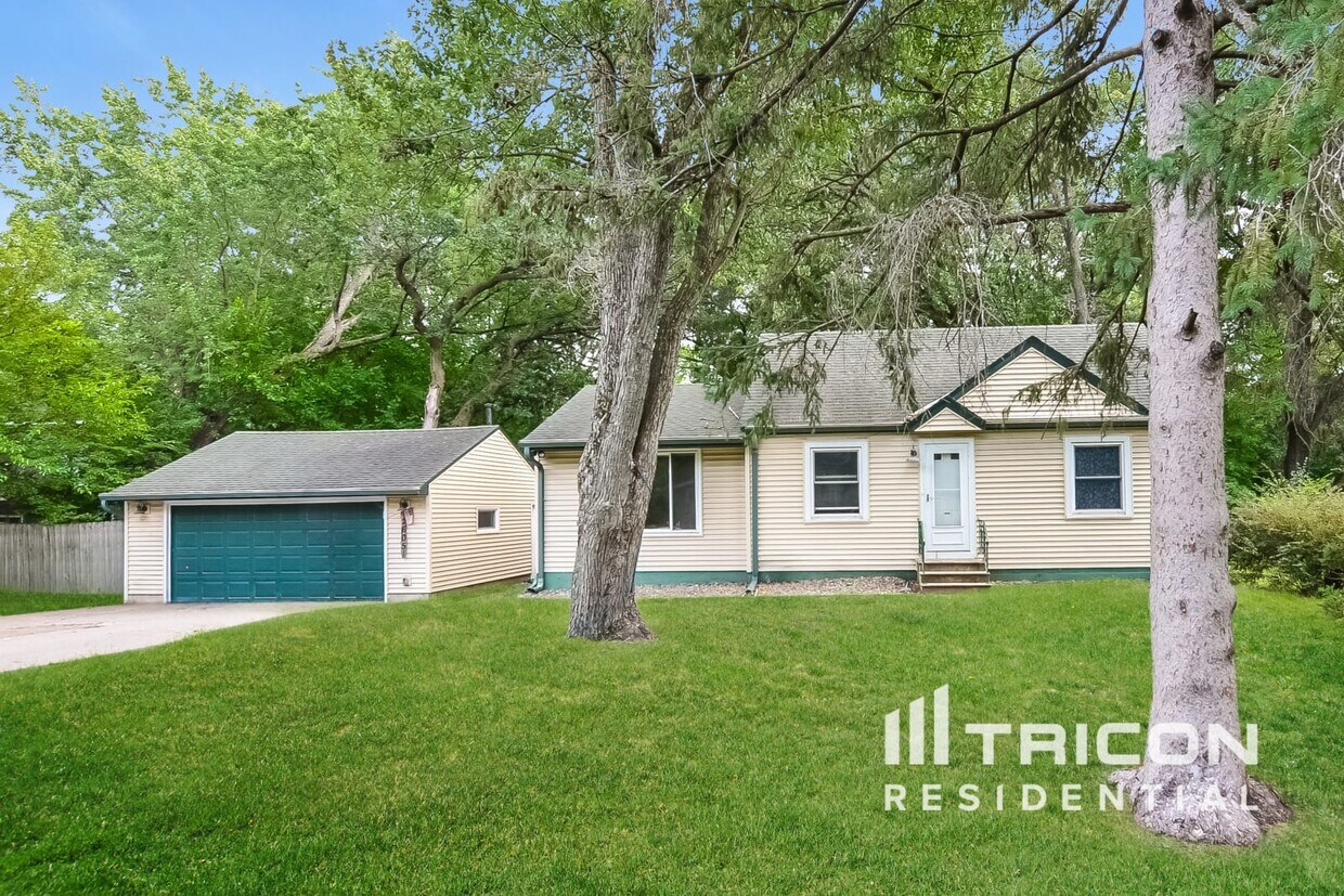 Primary Photo - 2605 Eastman Dr
