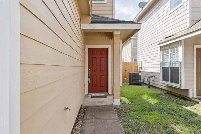 Foto del edificio - 16635 Newglen Ln