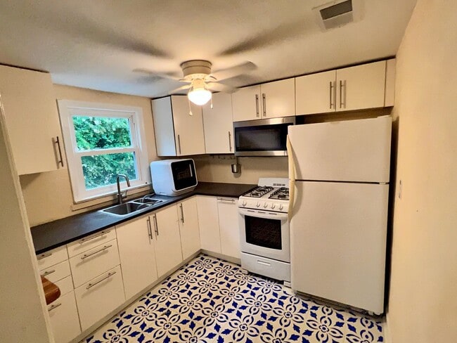 Photo - 4615 Colonial Ave Townhome