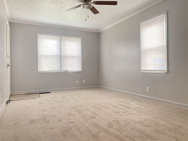 Foto del edificio - 1 bed 1 bath $795 Section 8 OK