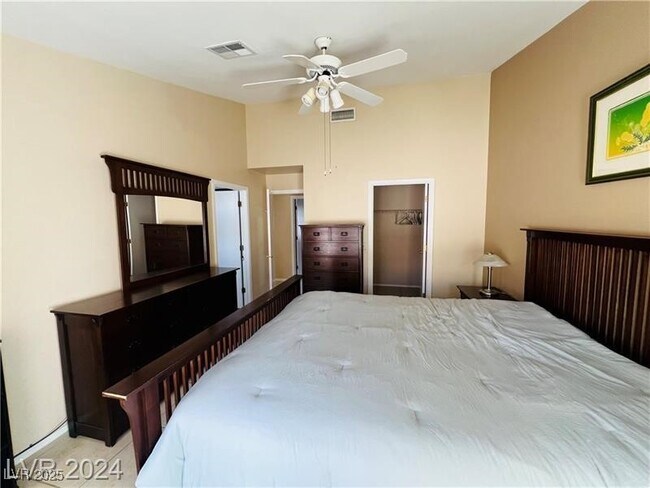 Foto del edificio - 8825 Stoney Point Dr