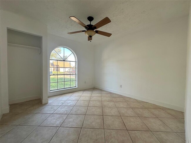 Foto del edificio - 15710 Tammany Ln