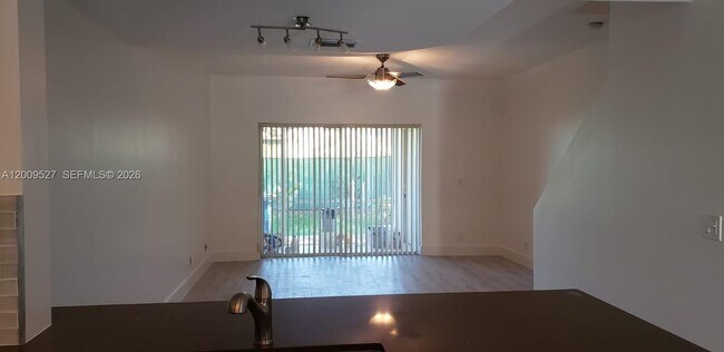 Foto del edificio - 16691 Hemingway Dr