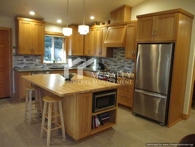 Foto del edificio - 4208 Forest Beach Dr NW