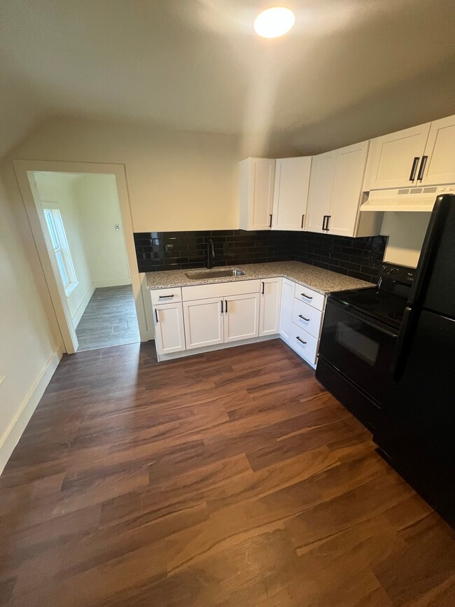 Building Photo - 316 S Plum St