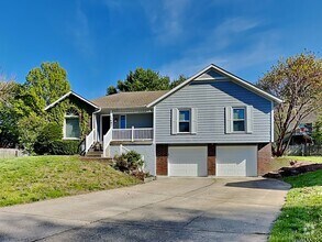 Building Photo - 1407 SE 7th Ct