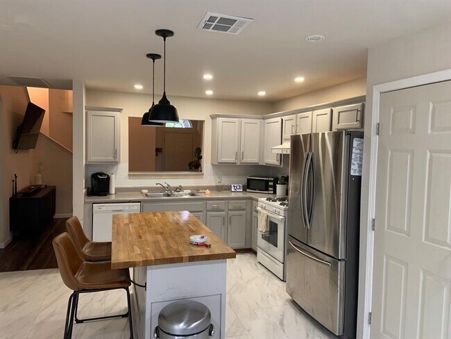 Building Photo - 11207 Canterbury Tales Ln