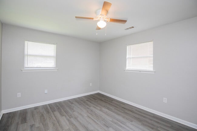 Building Photo - 1309 S Washington Ave