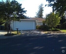 Building Photo - 141 Quincy Ct