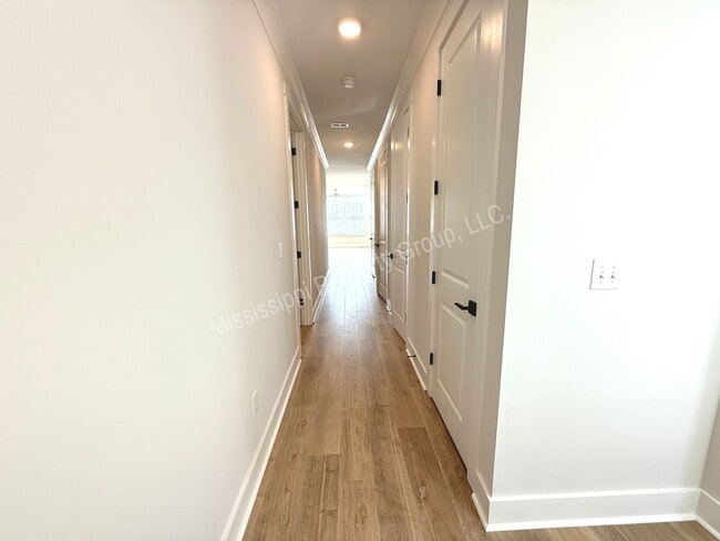 Building Photo - 4BD/4.5BA IN THE RESERVE PHASE II