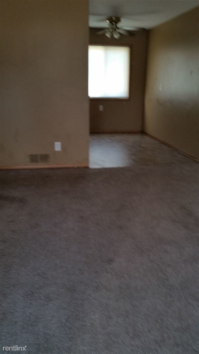 Building Photo - 3 br, 1 bath House - 15859 Wellington St