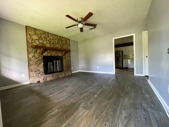 Foto del edificio - For Rent – 3 Bedroom, 1.5 Bath Home in Jac...