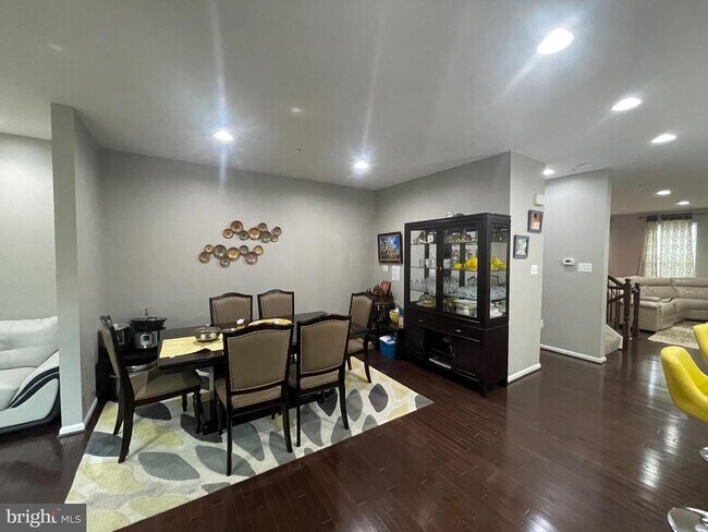 Foto del edificio - 7879 River Rock Way