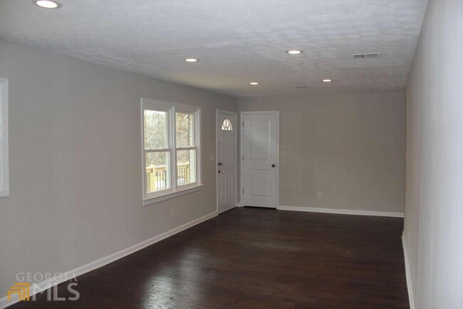Building Photo - 3621 Lavilla Dr