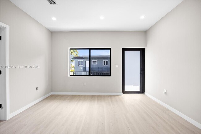 Foto del edificio - 630 NE 166th St