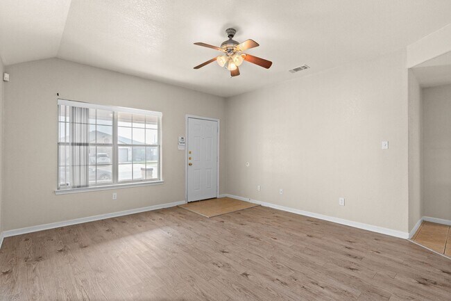 Foto del edificio - 907 Yi Dr