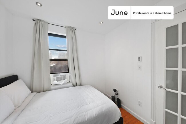 Foto del edificio - Room in Shared 3 bed/1 bath home