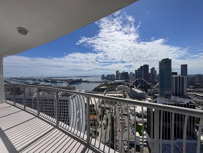 Building Photo - 1750 N Bayshore Dr