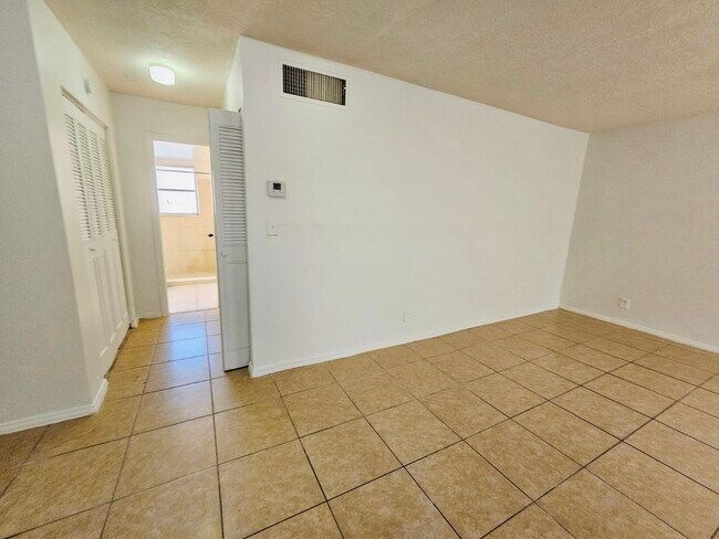 Building Photo - 4760 NW 24th Ct