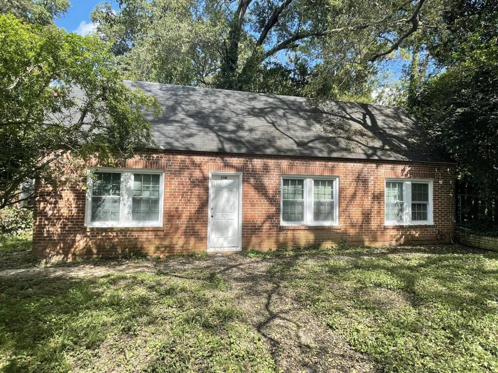 Primary Photo - 815 R Boulevard