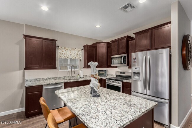 Building Photo - 2023 W Yellowbird Ln