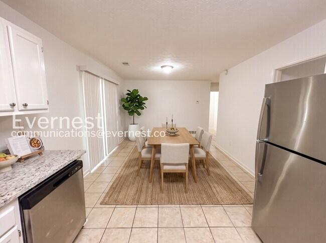 Foto del edificio - 5044 Donnell Way