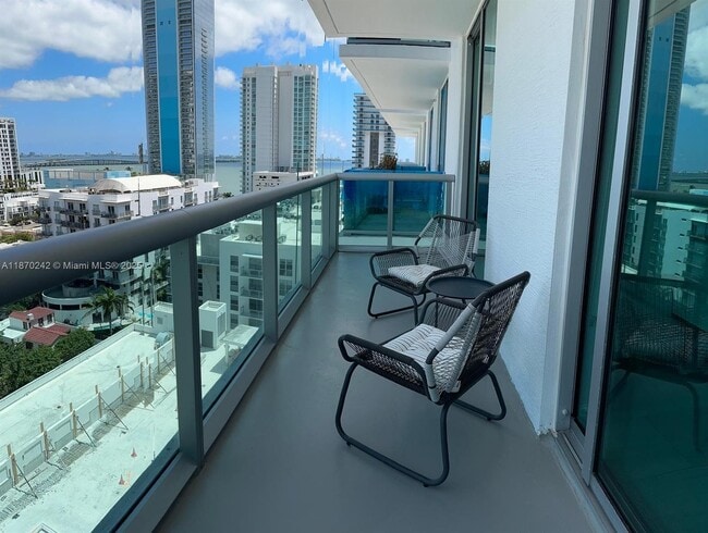 Foto del edificio - 333 NE 24th St