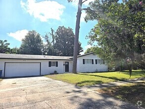 Building Photo - 3437 Lenczyk Dr W