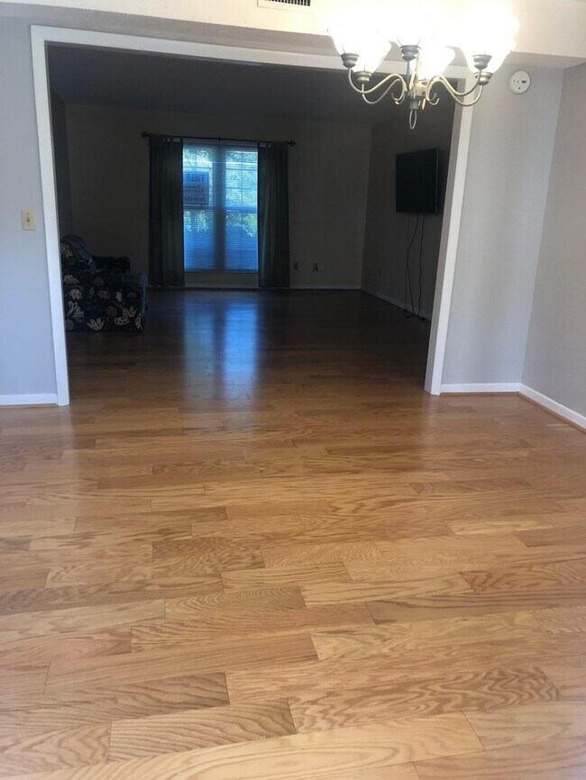 Foto del edificio - 3600 Chateau Dr