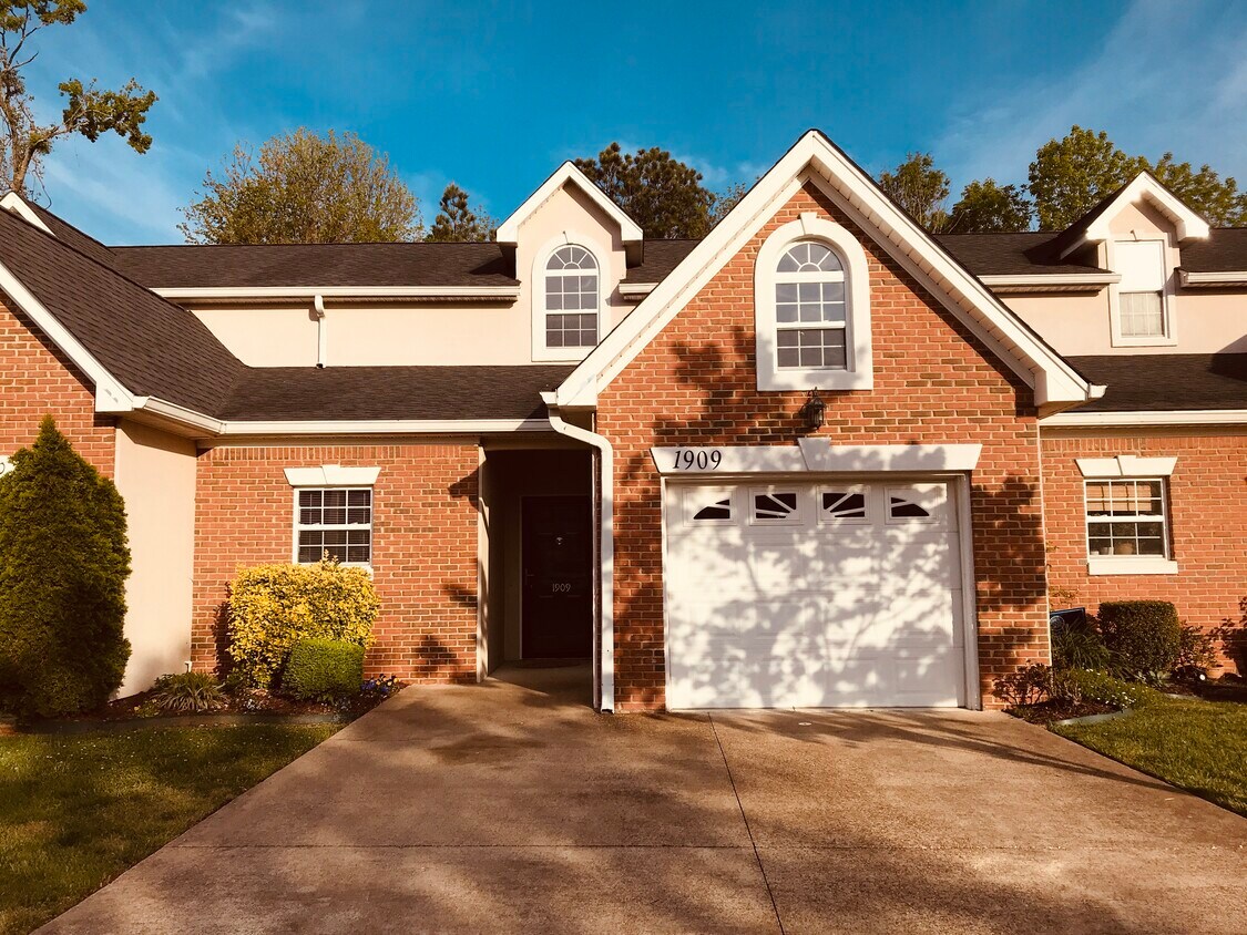 Foto principal - 1909 Rosebrook Dr