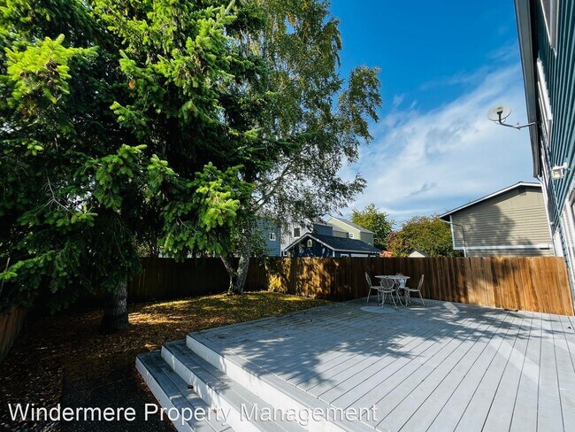 Building Photo - 3 br, 1.5 bath House - 19573 2nd Avenue NE
