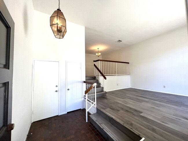 Building Photo - Lovely 3-Bedroom Condo in Prestigious Turt...