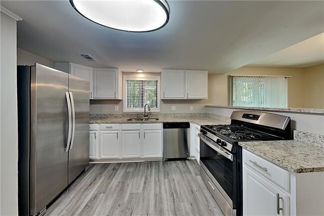 Building Photo - 2127 W Carlyle Ct