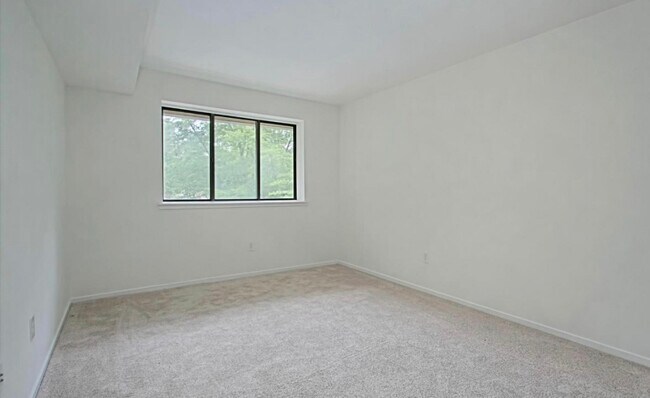 Foto del edificio - 1658 Parkcrest Cir